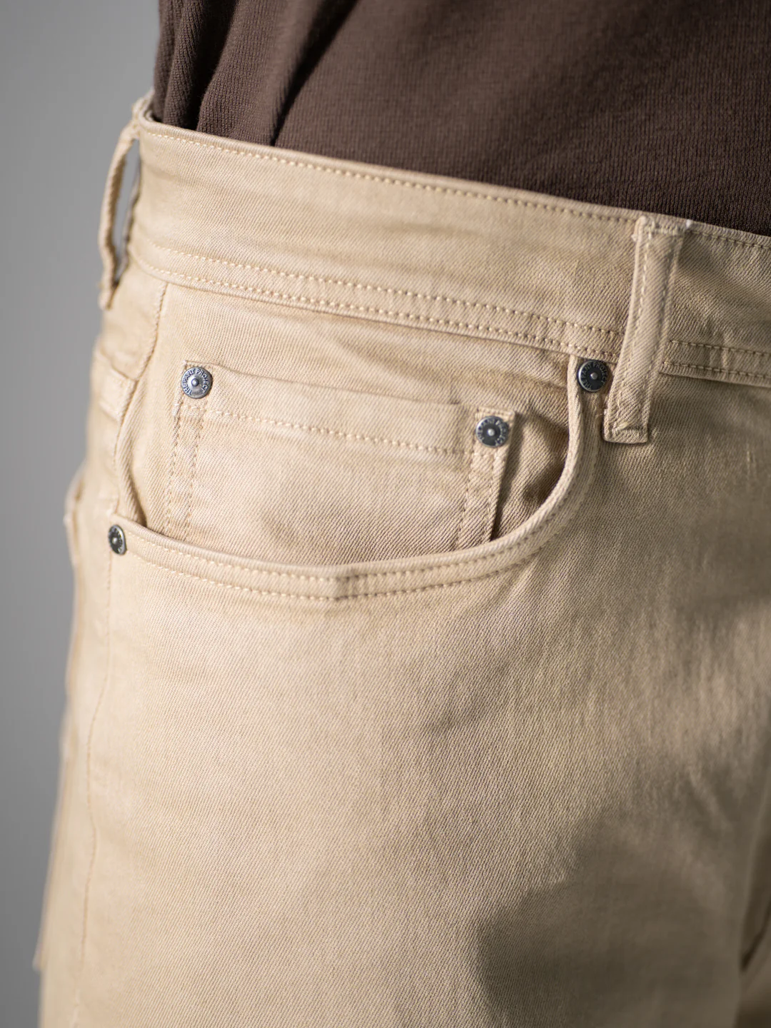Fossil Beige Relaxed Fit Jeans - Image 5