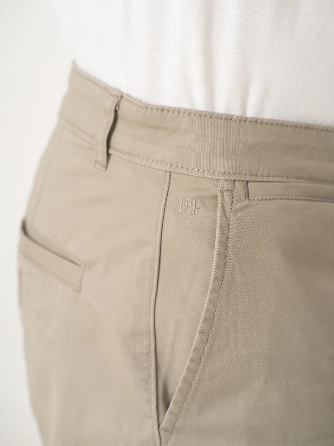 Klimt Khaki Stretch Chino Shorts - Image 9